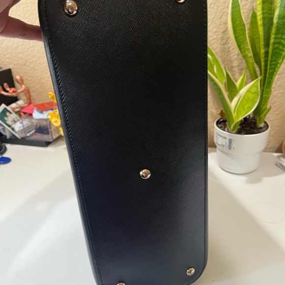 MCM BLACK SAFFIANO LEATHER TOTE WITH POUCH - Picture 6 of 16